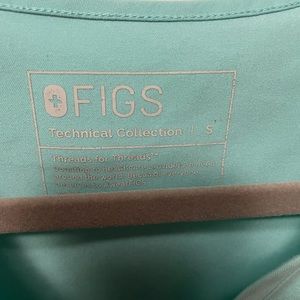 Figs Women’s Casma Three Pocket Scrub Top in Fresh Aqua